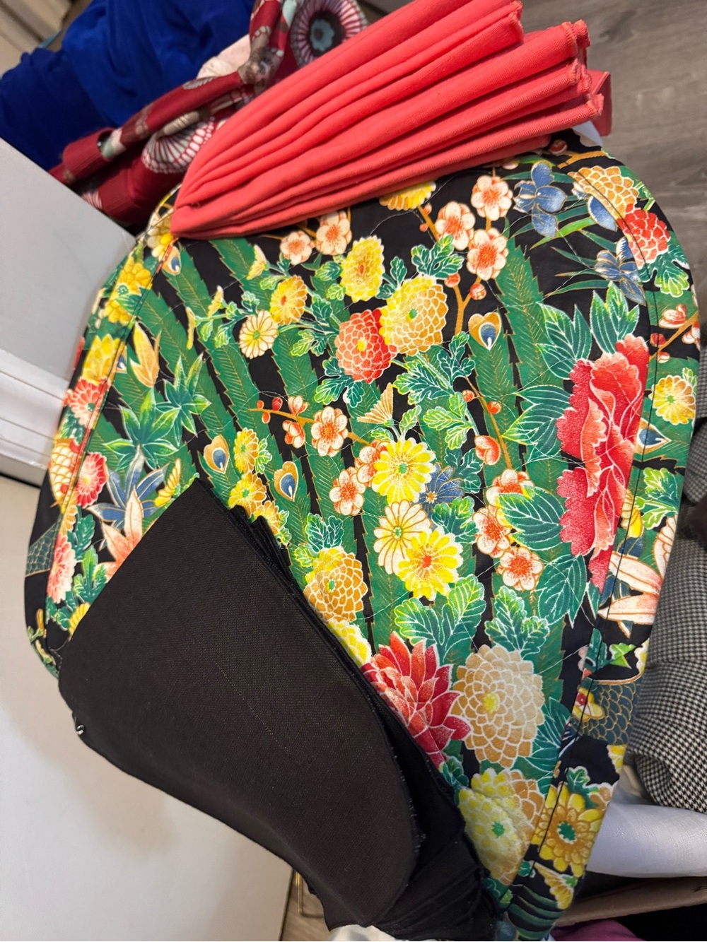 Floral Printed placemats in Black and Multi